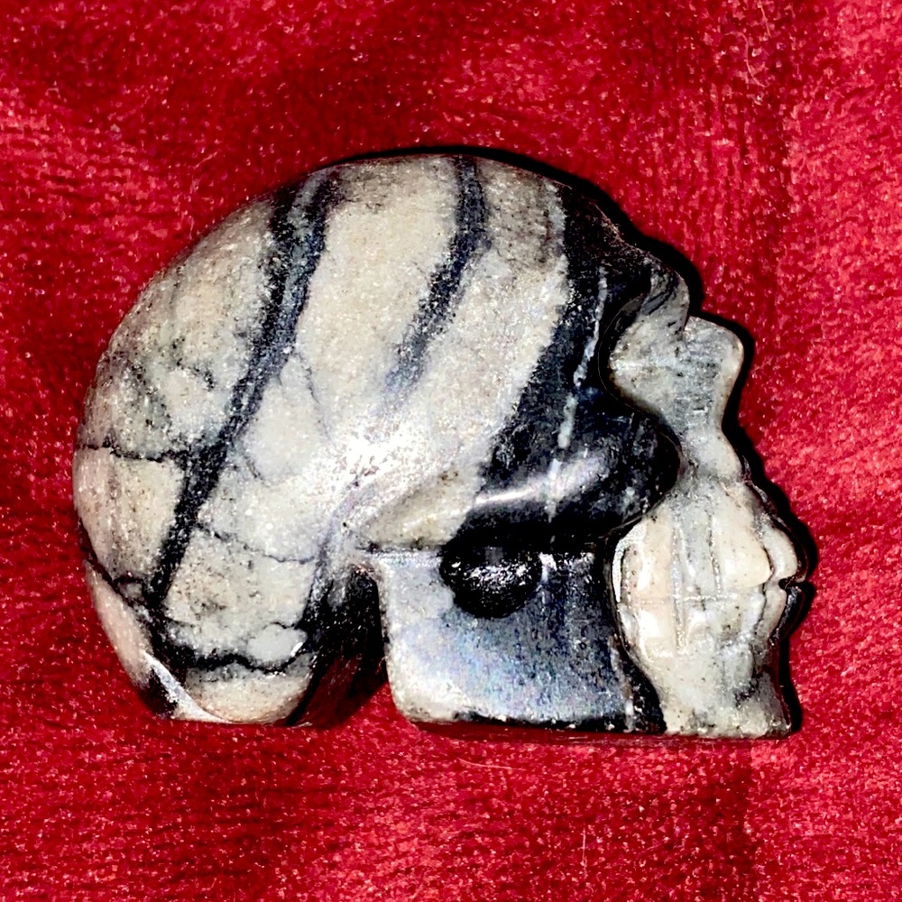 Spiderweb jasper skull